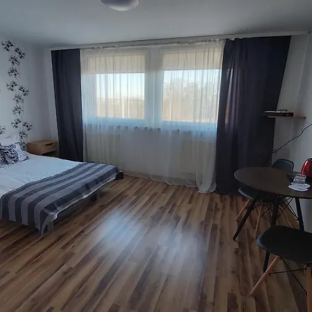 Hostel - Opal